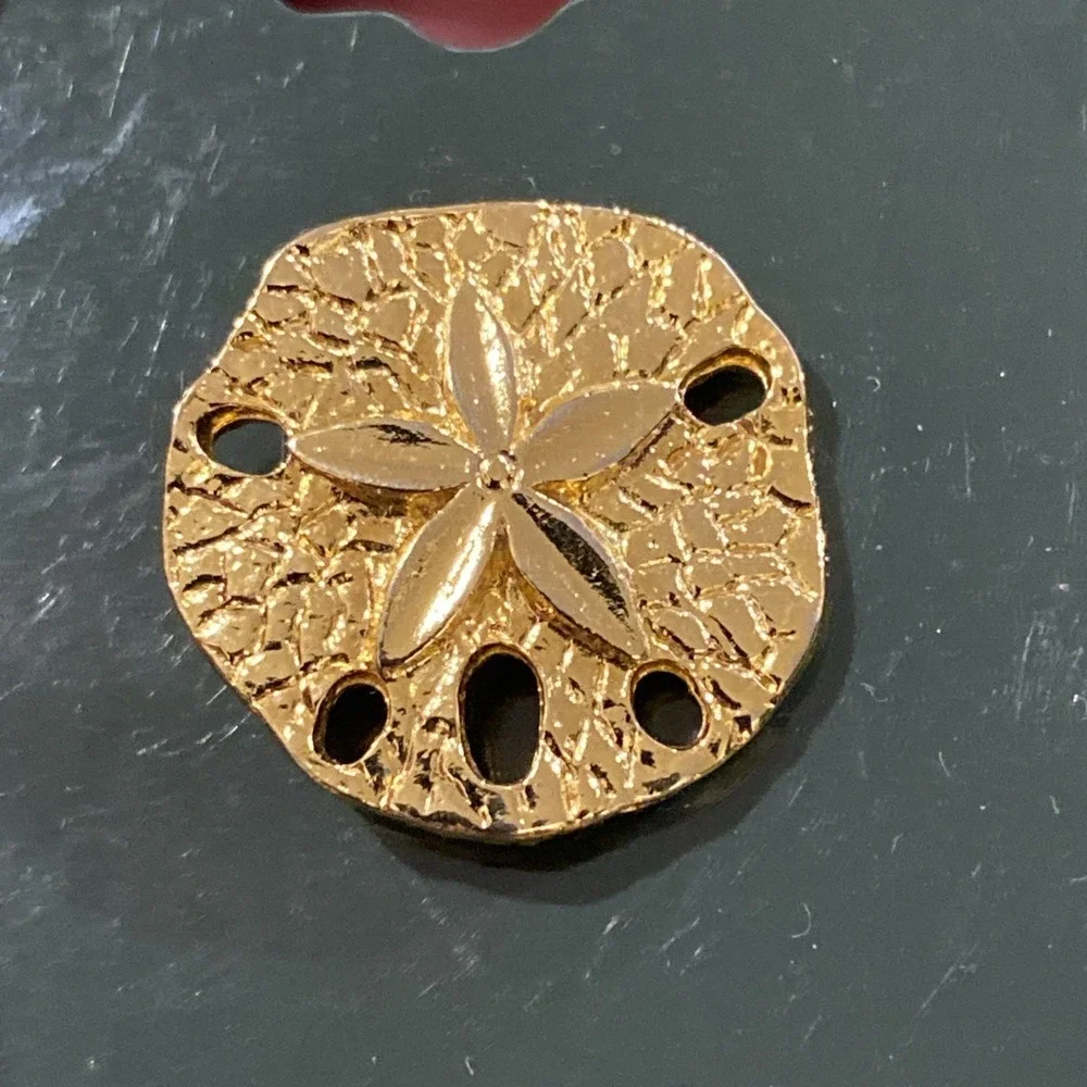 Vintage Gold Tone Sand Dollar Tack Back Lapel Pin From The Sea 0.75 inch NEW